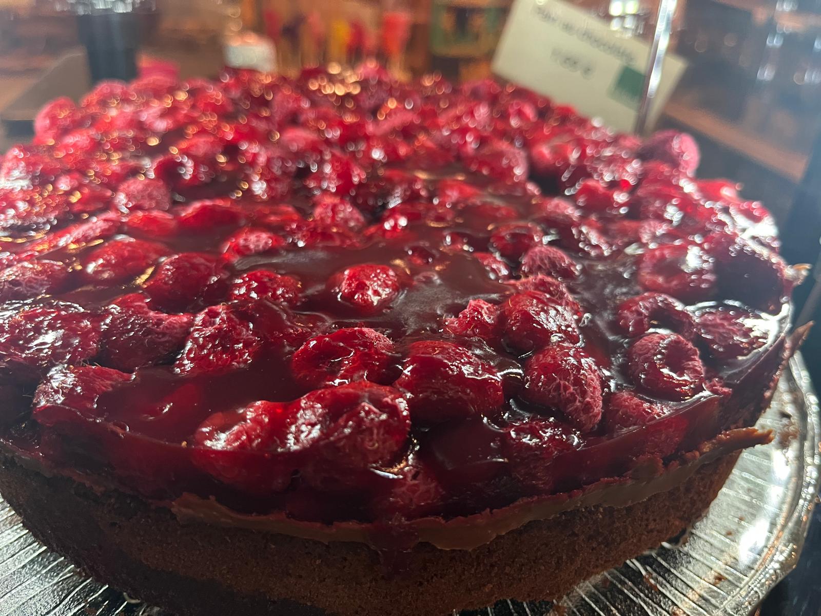 Hausgemachte Törtchen und Kaffeespezialitäten